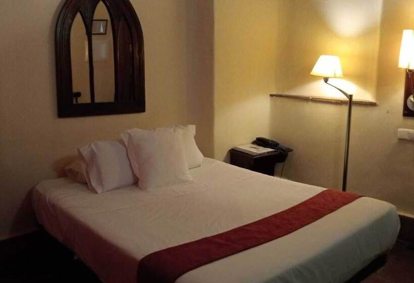 اتاق اکونومی, Casa Palacio Pilar Del Toro