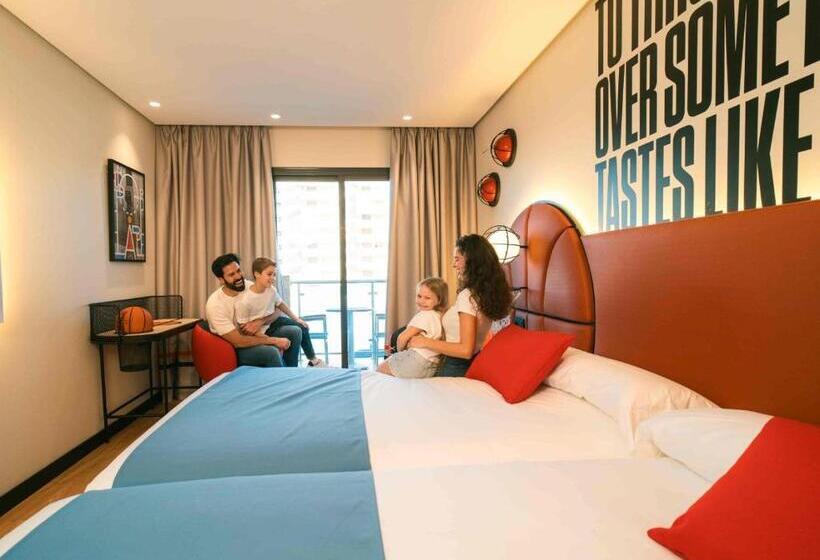 プールビューのスタンダードクアドラプルルーム, Magic Sports 4*