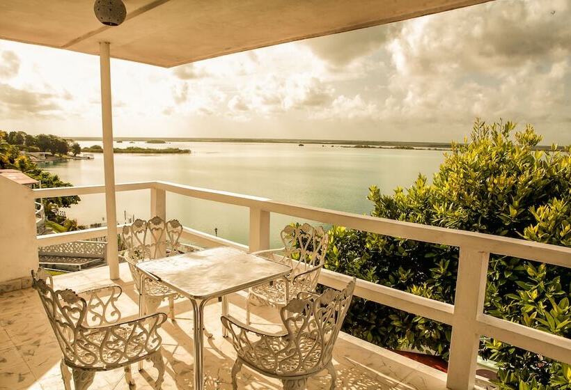 标准三人间, Laguna Bacalar