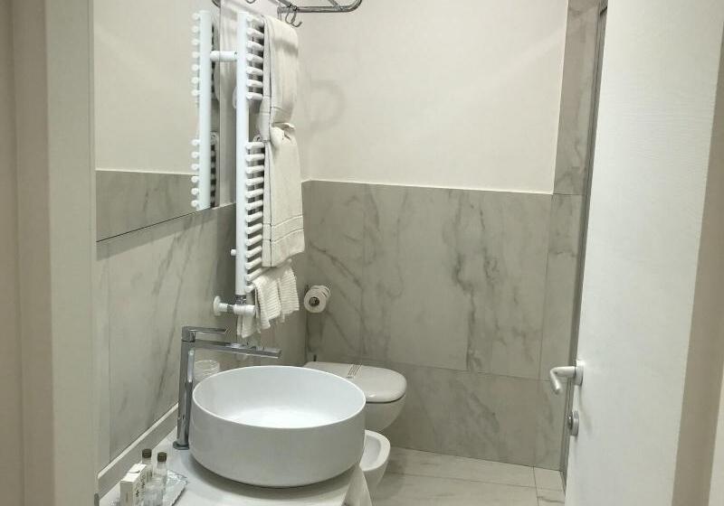 Pokój Ekonomiczny, Mosaico