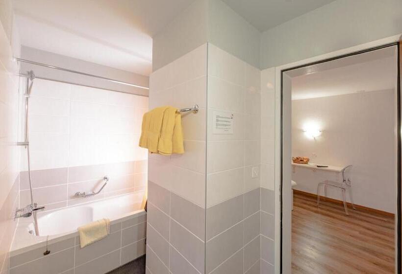 חדר סטנדרט לשלושה, Mountime