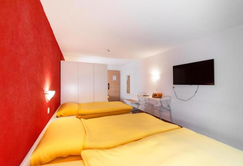 חדר סטנדרט לארבעה, Mountime