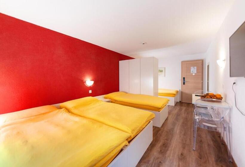 חדר סטנדרט לארבעה, Mountime