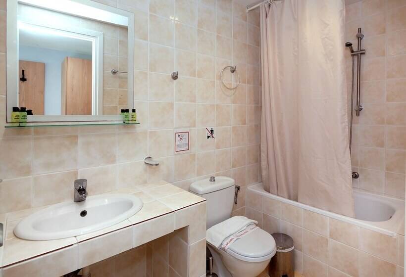 スタンダード4人部屋, Punta