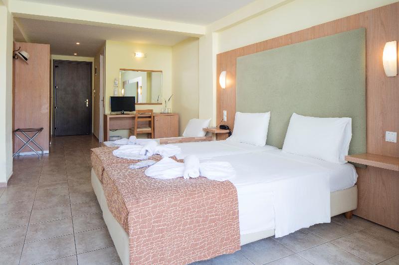 スタンダード4人部屋, Punta