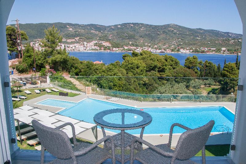 スタンダード4人部屋, Punta