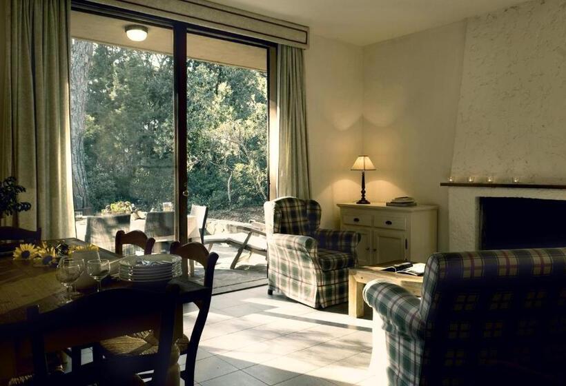 Вилла 3 Спальни, Roccamare Resort   Ville E Appartamenti