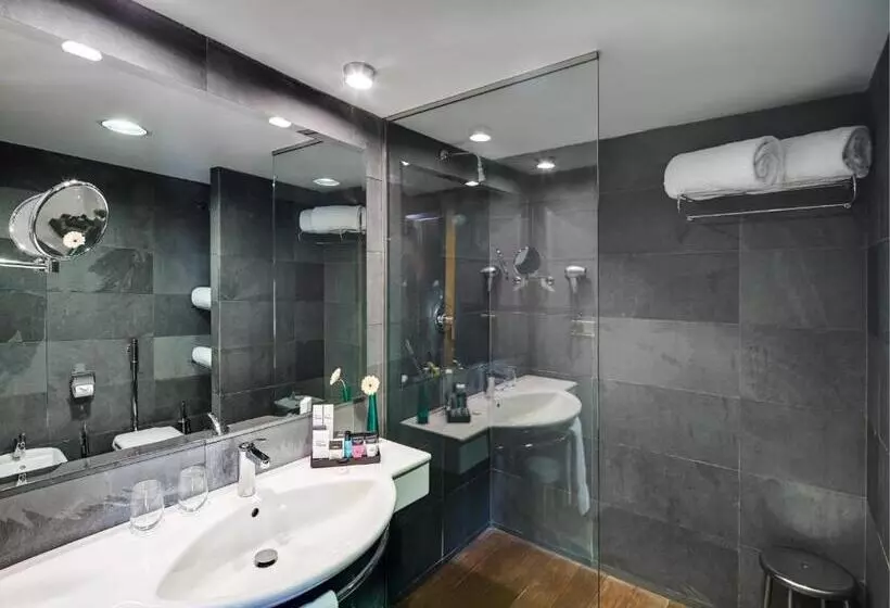 اتاق خانوادگی با چشم‌انداز کوه, Hotel & Spa La Collada