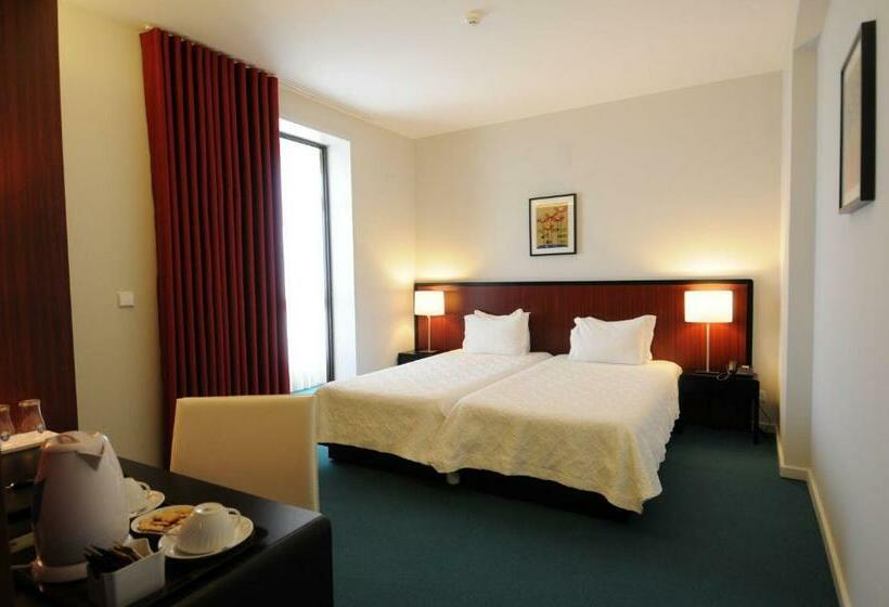 غرفة قياسية ثلاثية, Torre Mar