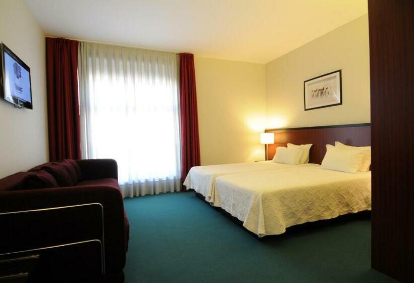 غرفة عائلية, Torre Mar