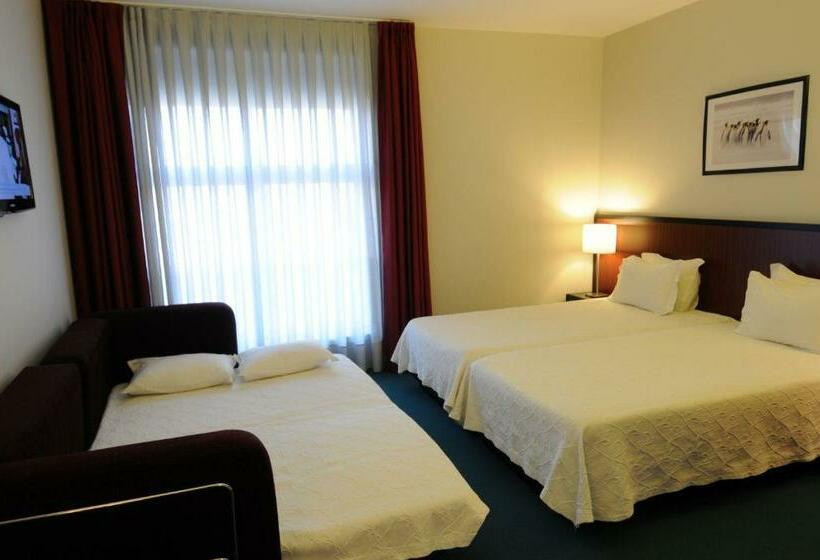 غرفة عائلية, Torre Mar