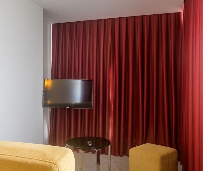 غرفة عائلية, Torre Mar