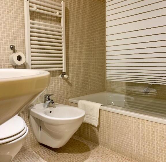 اتاق استاندارد سه نفره, Becher