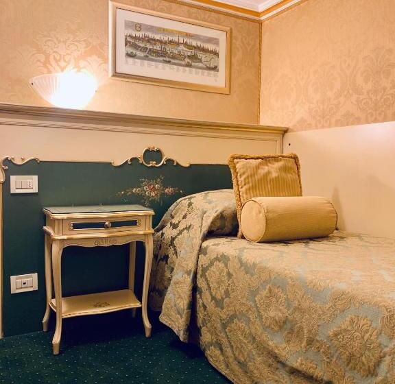 اتاق استاندارد سه نفره, Becher