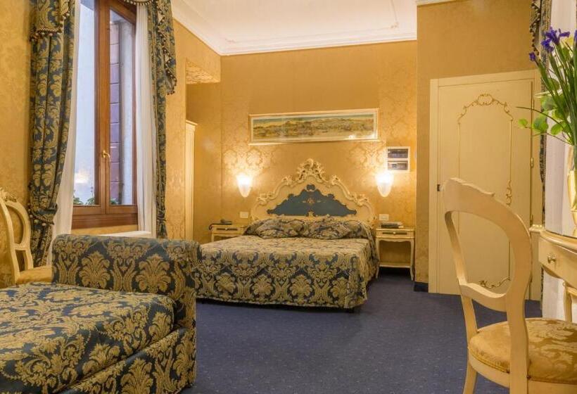 اتاق خانوادگی, Becher