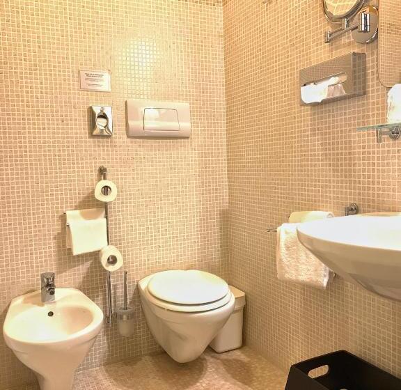 Classic Room with Views, Becher