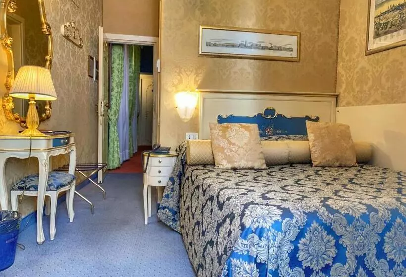 Classic Room with Views, Becher