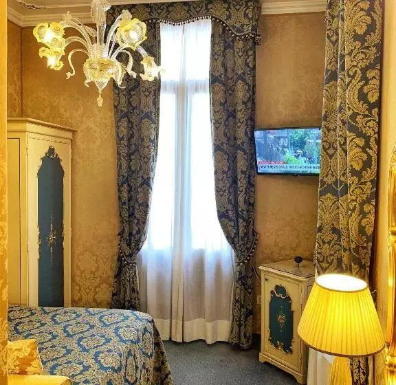 Classic Room with Views, Becher
