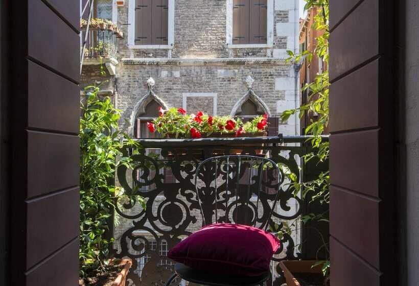 اتاق خانوادگی, Becher