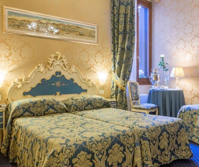 اتاق استاندارد سه نفره, Becher