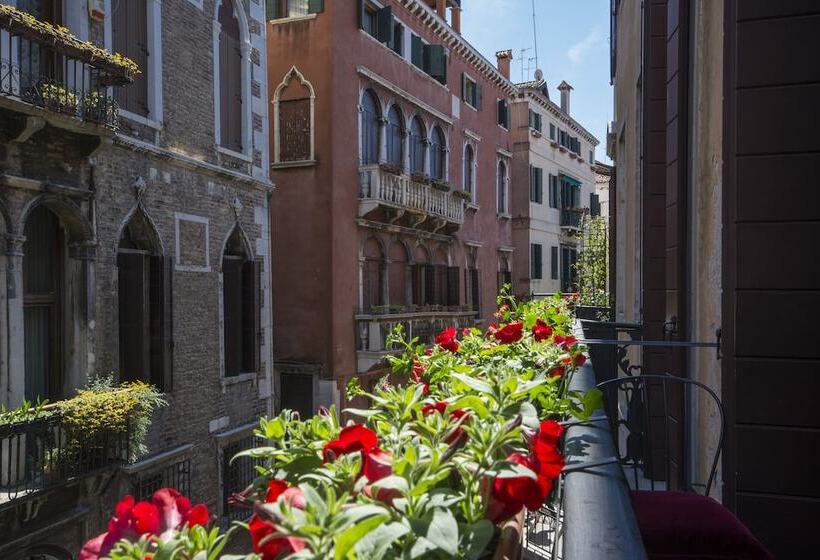 Classic Room with Views, Becher