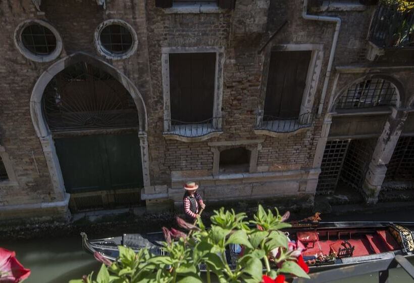 Classic Room with Views, Becher