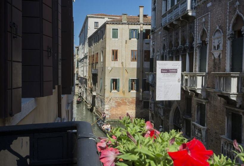 Classic Room with Views, Becher