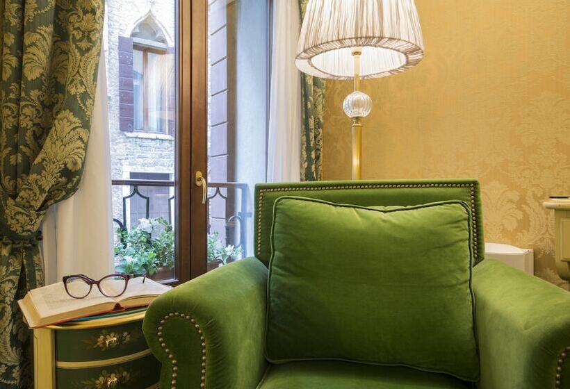 اتاق سوپریور با چشم‌انداز, Becher