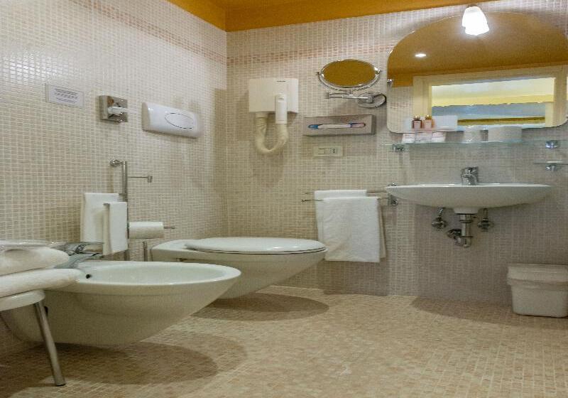 اتاق خانوادگی, Becher