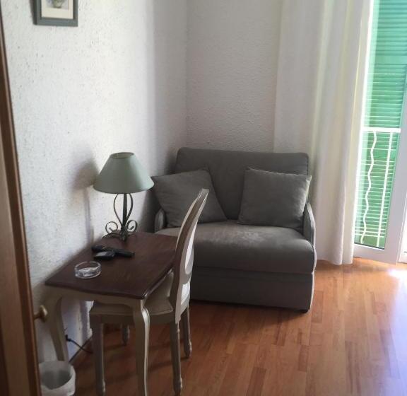 스탠다드 싱글 룸, Castellu Rossu