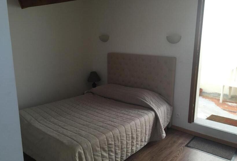 스탠다드 트리플 룸, Castellu Rossu