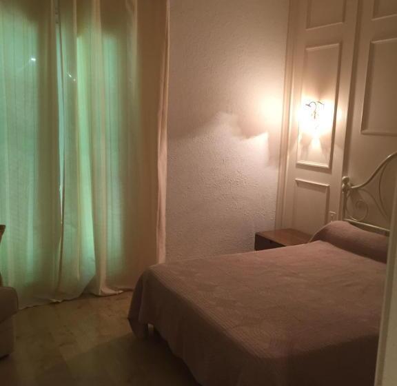 4인용 스탠다드 룸, Castellu Rossu