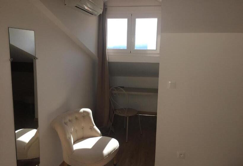 스탠다드 룸, Castellu Rossu