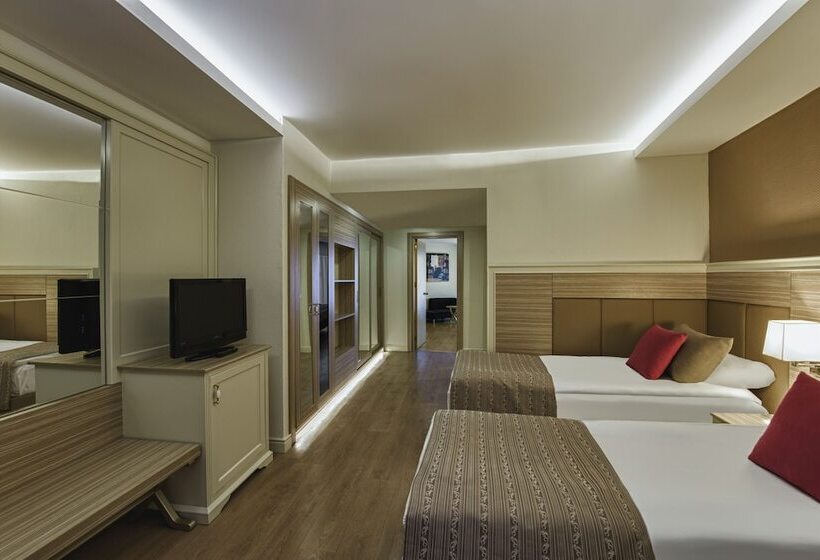 家庭间, Delphin Deluxe Resort