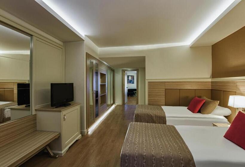 家庭间, Delphin Deluxe Resort