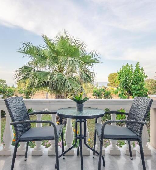 ガーデンビューのトリプルルームスーペリア, Erofili