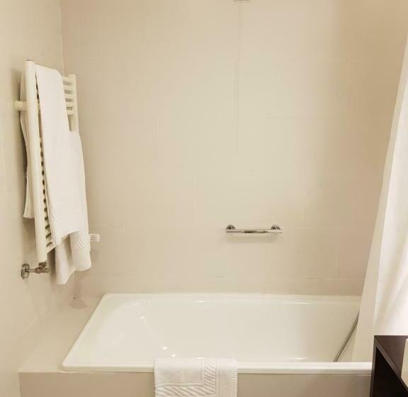 اتاق سوپریور, Golden Tulip Sao Joao Da Madeira