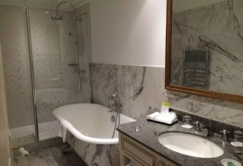 اتاق لوکس, Hôtel La Villa Eugene