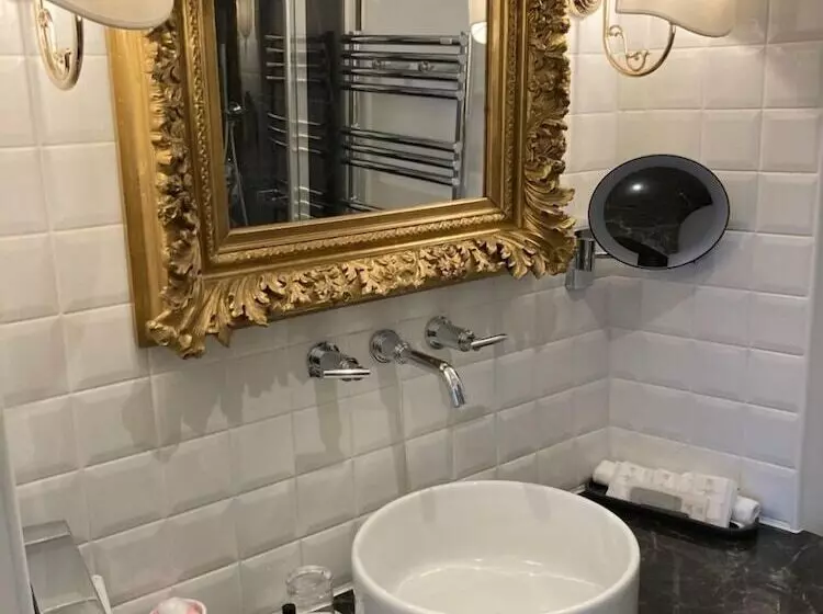 اتاق لوکس, Hôtel La Villa Eugene