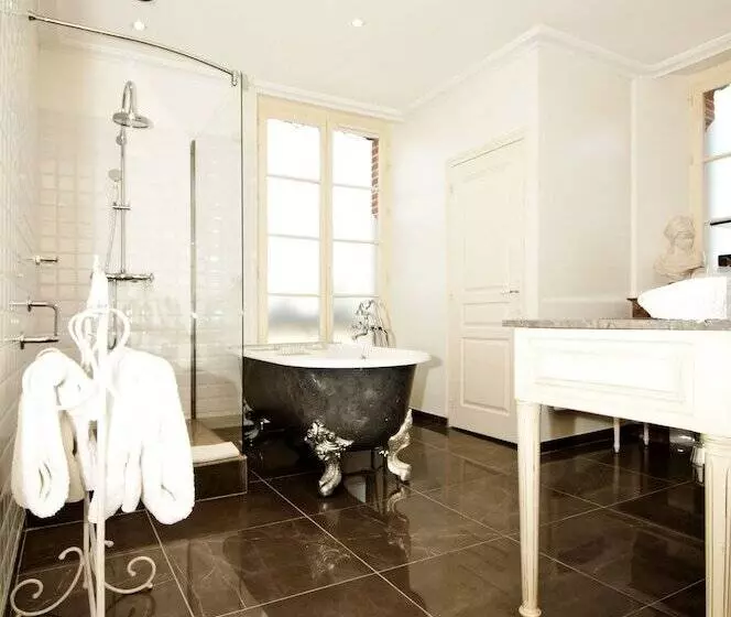 اتاق لوکس, Hôtel La Villa Eugene
