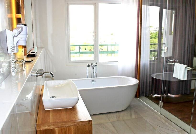 스위트, Liberty Hotel Saigon Greenview