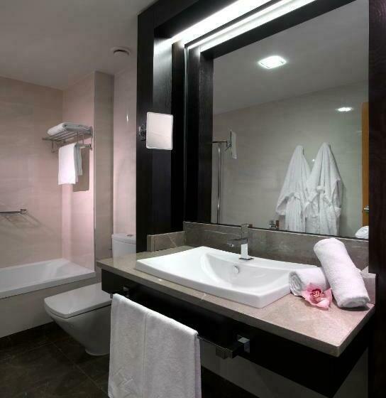 Camera Standard, Macia Real De La Alhambra