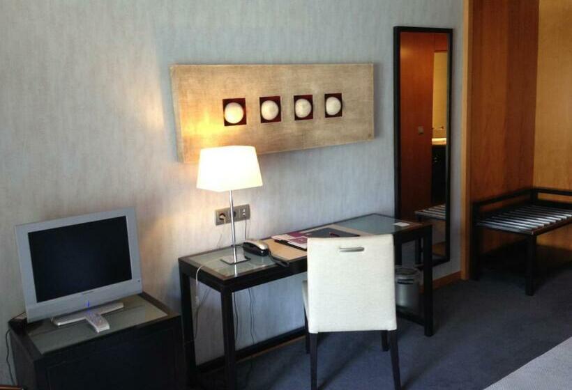 Camera Standard, Macia Real De La Alhambra