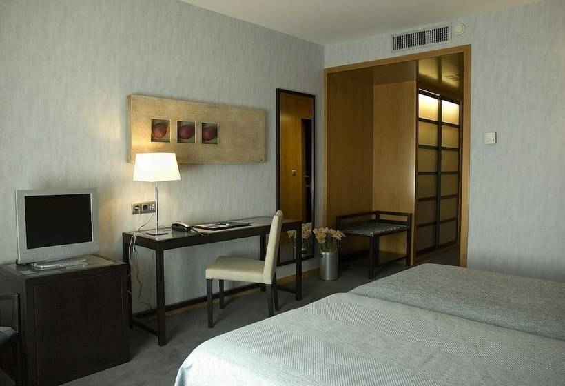 Camera Standard, Macia Real De La Alhambra