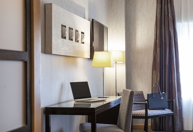 Camera Standard, Macia Real De La Alhambra