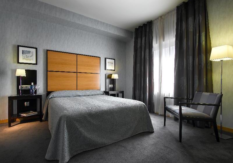 Camera Standard, Macia Real De La Alhambra