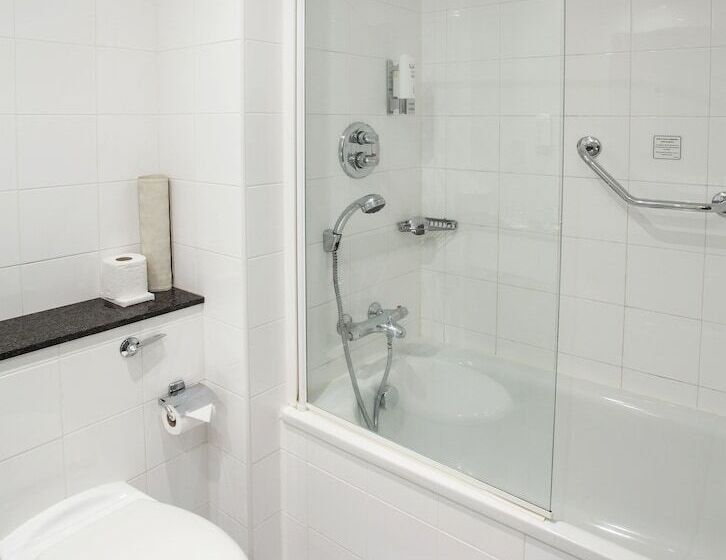 חדר סטנדרט עם מרפסת, Maldron Hotel Smithfield Dublin City