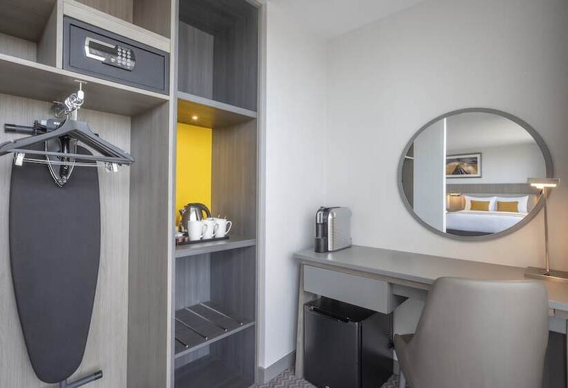 חדר סטנדרט לארבעה, Maldron Hotel Smithfield Dublin City
