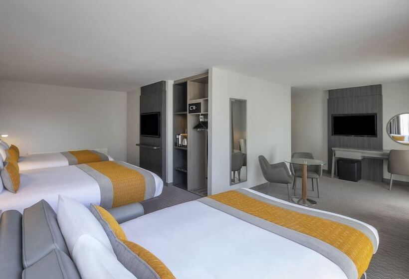 חדר סטנדרט לארבעה, Maldron Hotel Smithfield Dublin City