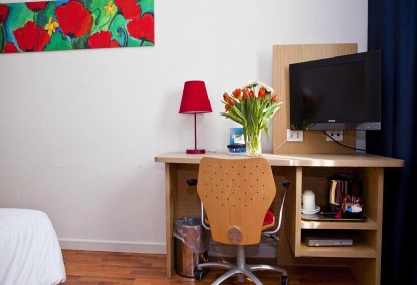 آپارتمان یک خوابه با دری مشترک که هال را جدا می کند., Mitico Hotel & Natural Spa